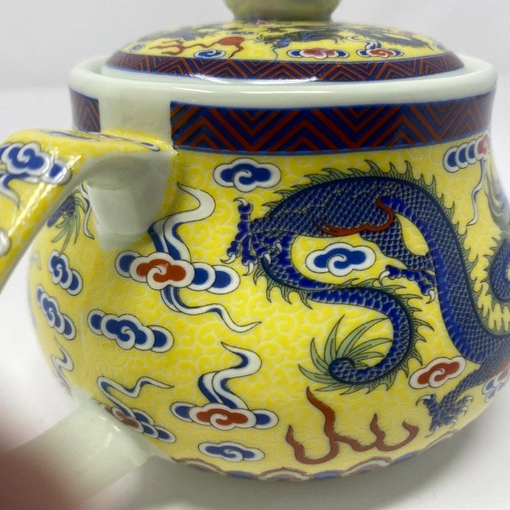 Vtg Yellow Dragons Oriental Teapot w Large Inside Wire Strainer‎
